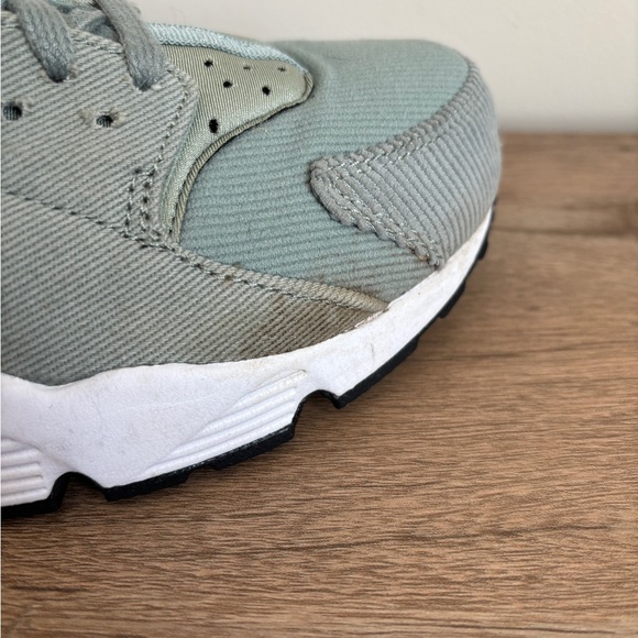 Nike Air Huarache SE Mica Green - Picture 13 of 15